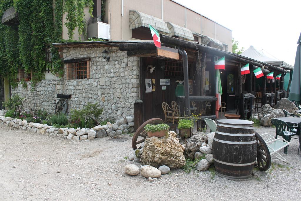 Agriturismo Al Ranch Castello dʼAviano エクステリア 写真