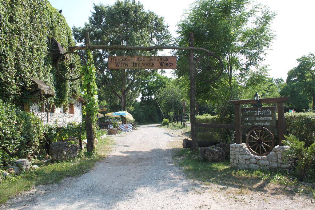 Agriturismo Al Ranch Castello dʼAviano エクステリア 写真
